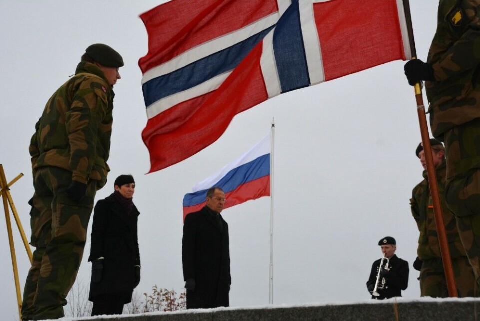 Norwegian and Russian foreign ministers honor Soviet soldiers that liberated Kirkenes in 1944. Photo: Atle Staalesen