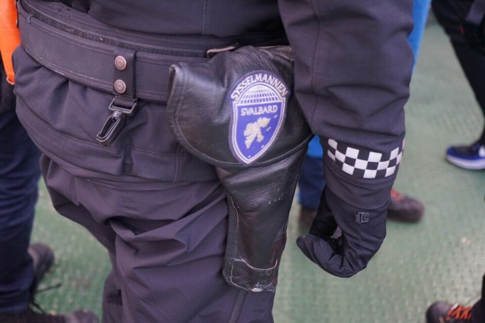 Officers with the Governor of Svalbard (Sysselmannen) always carries a shotgun, not against criminals, but for polar bear protection. Photo: Thomas Nilsen