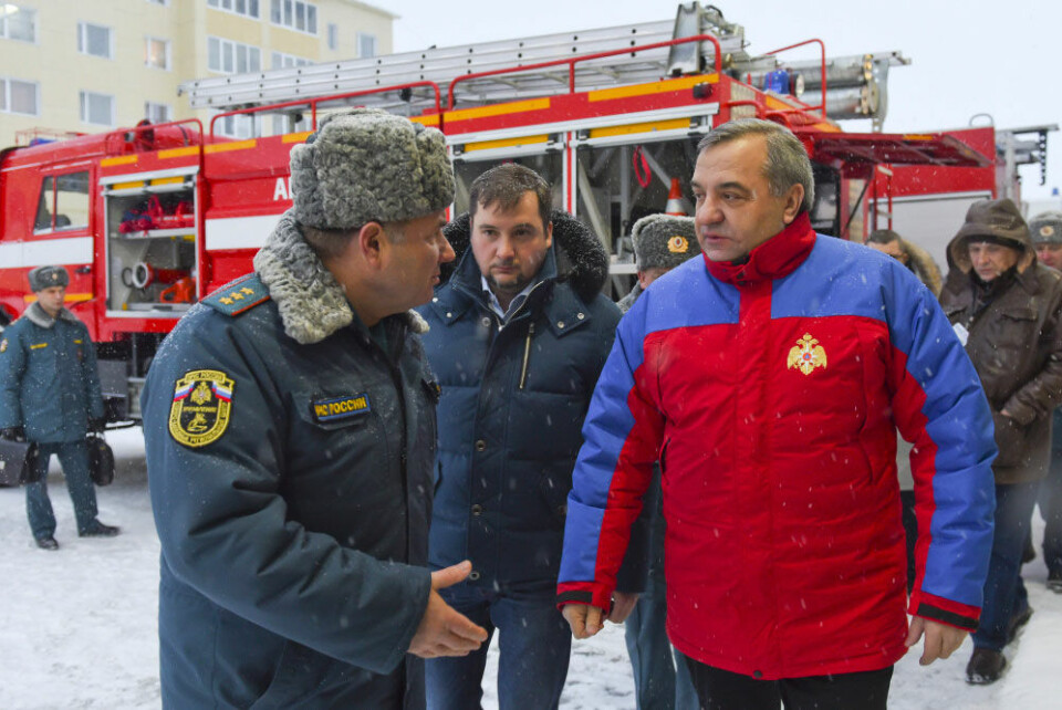 Emergency Minister Vladimir Puchkov and Nenets Governor Aleksandr Tsybulsky visit Naryan-Mar rescue and emergency center. Photo: Adm-nao.ru
