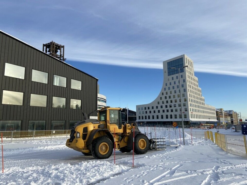 City services, shops, apartments and the new hotel are soon to open, but construction of new buildings and moving the test of the city will continue until 2100. Photo: Thomas Nilsen