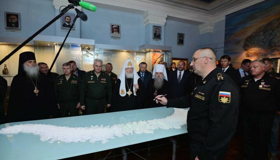 Patriarch Kirill in 2018 visited Belushya Guba, the main settlement in Novaya Zemlya. He was accompanied by military leaders, among them Head of the Novaya Zemlya test site Aleksandr Tsinitsyn (right) and church representatives like Bishop Iakov (left). Photo: Patriarchia.ru