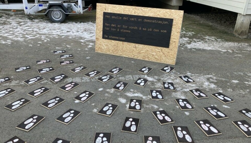 “Silent protest” in front of the voting station in Longyearbyen on October 9, 2023. Photo: Christiane Hübner