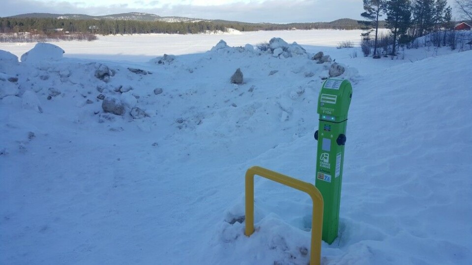 Finland’s northernmost charger stands lonely at a parking-spot in Inari, Lapland. Photo: Thomas Nilsen