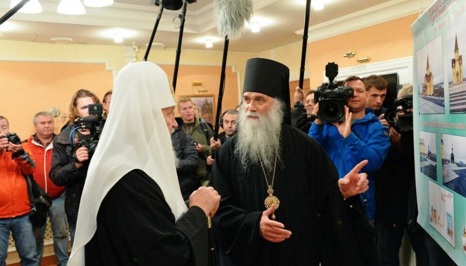 Bishop Iakov shows sketches of the projected new church to Patriarch Kirill. Photo: Patriarchia.ru