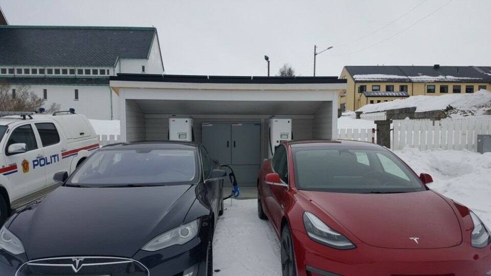 Today, the only fast-charger for electric cars in Finnmark is this one in Kirkenes. Photo: Thomas Nilsen