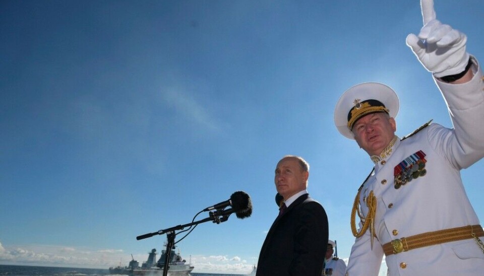 Navy Chief Admiral Yevmenov together with Vladimir Putin at a naval parade in St.Petersburg. Photo: Kremlin
