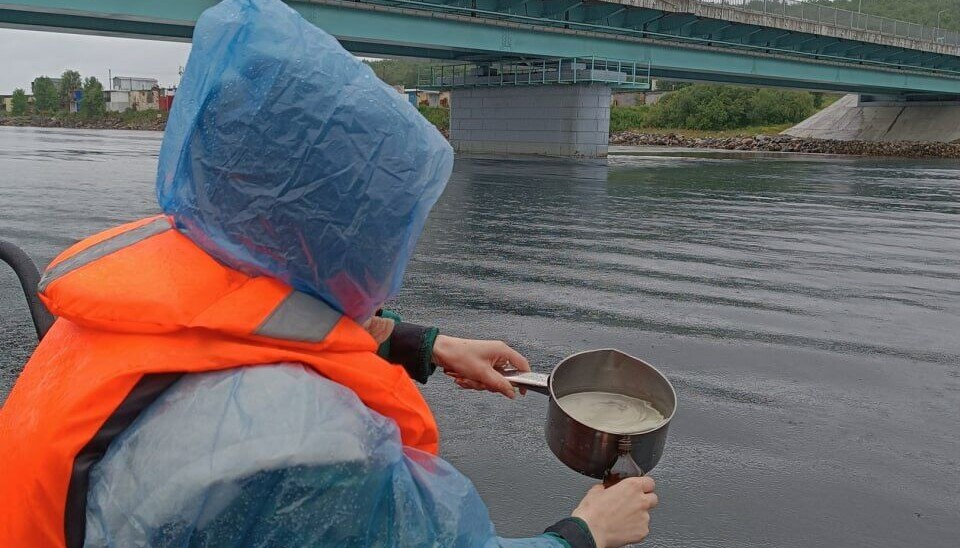 Representatives of the environmental watchdog testing the waters around Kola town. Photo: Rosprirodnadzor