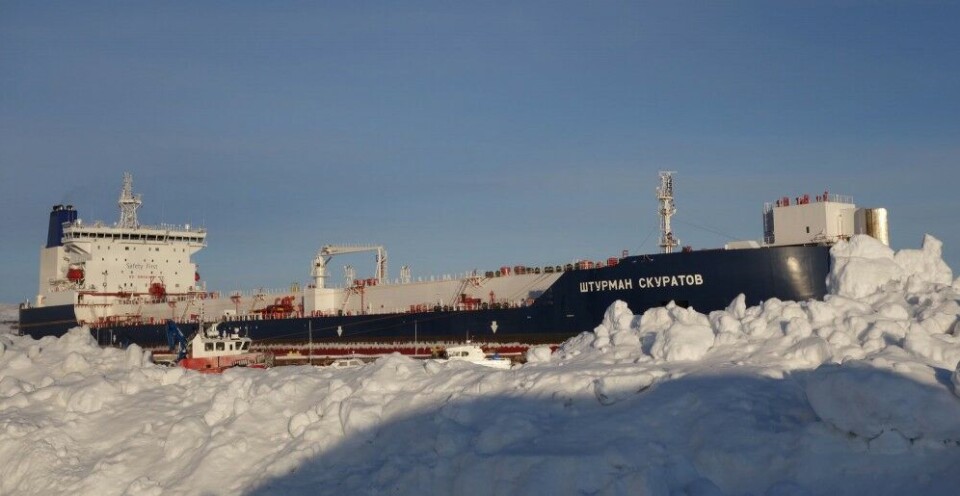 Танкер ледового класса «Штурман Скуратов» — одно из судов, перевозящих нефть с Новопортовского месторождения «Газпром нефти» на Ямале. Фото: Атле Столесен