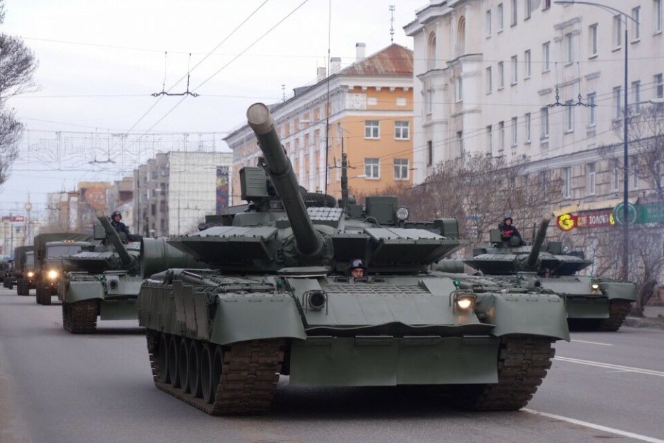 Military parade along the Lenin Prospekt in the center of Murmansk. Photo: Atle Staalesen