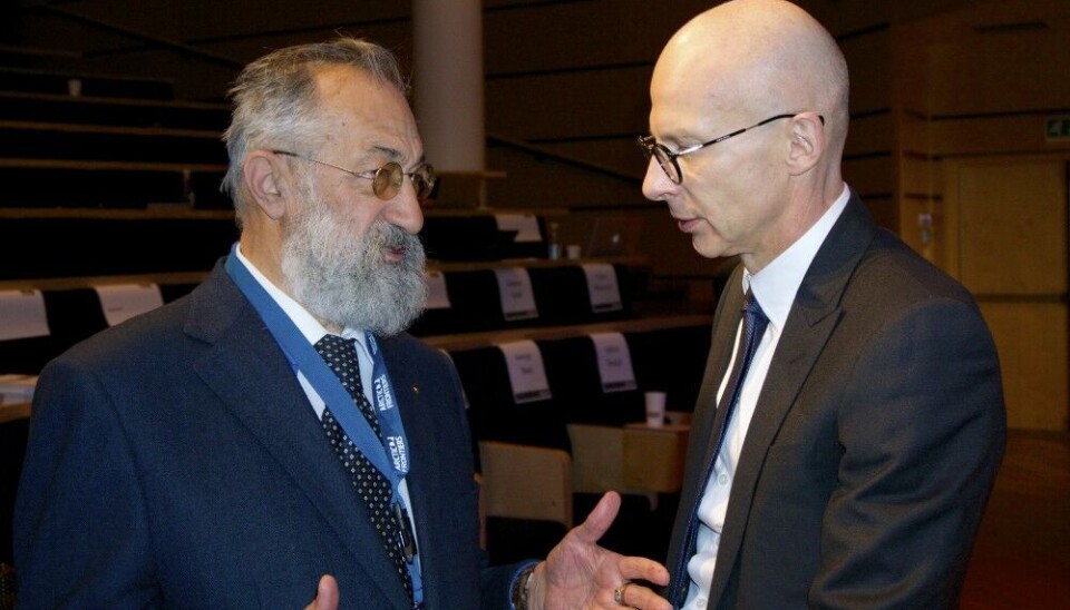 Polar explorer Artur Chilingarov (left) at his last visit to Tromsø. Here in conversation with Vyacheslav Pavlovsky, Moscow's former Ambassador to Oslo. Photo: Thomas Nilsen