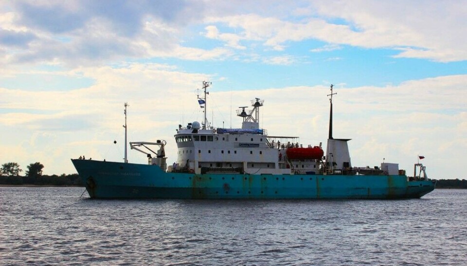 The Professor Molchanov was sent from Arkhangelsk to rescue the passengers and crew of the wrecked Mikhail Somov. Photo: the Floating University on VK