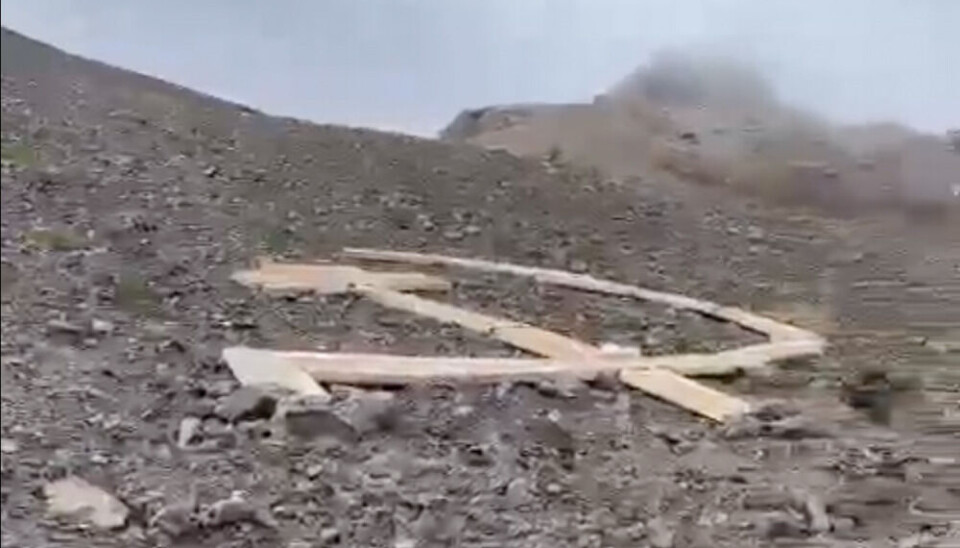 Hammer & sickle. The symbol of a past-dictatorship was last summer placed up hill near the entrance to one of the shafts of the closed coal mine in Pyramiden. Photo: Novosti Spitsbergen on Telegram