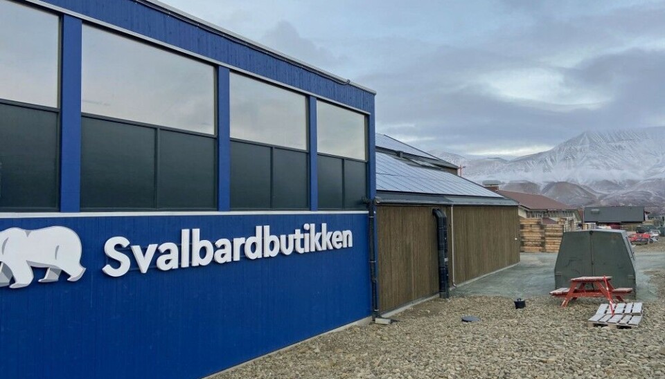 The roof of the local grocery store, Svalbardbutikken, is covered with solar panels. On a sunny day, the panels produce half of the electricity the store consumes. Photo: Thomas Nilsen
