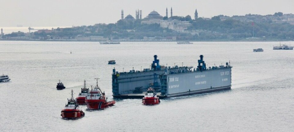 A new floating dock is on its way from Istanbul to Murmansk