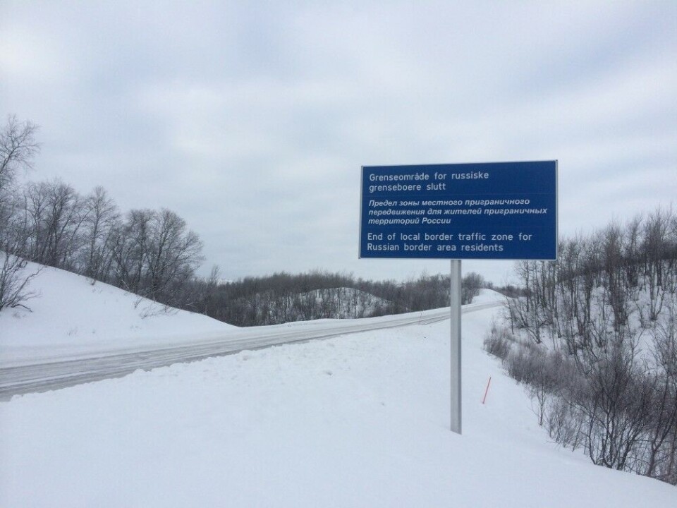 Sign showing where the border zone ends in Neiden. Photo: Atle Staalesen