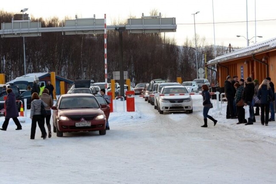 Long queue in peak hours on Saturday when Russian citizens from the Kola Peninsula go for shopping across the border. Photos: Thomas Nilsen
