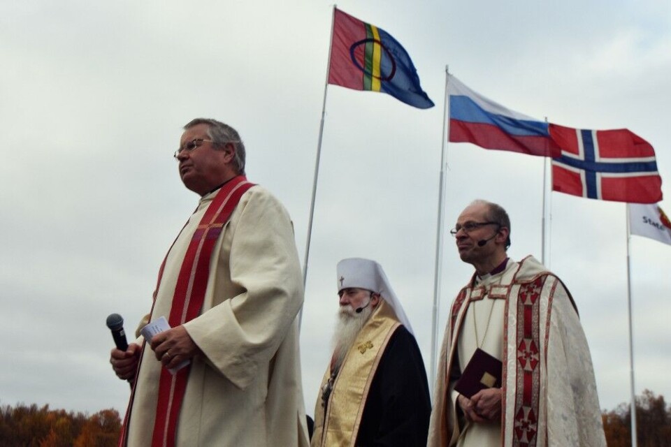 Former Bishop Simon of Murmansk and Monchegorsk (middle) and Bishop of North-Hålogaland Olav Øygård (right). Photo: Thomas Nilsen