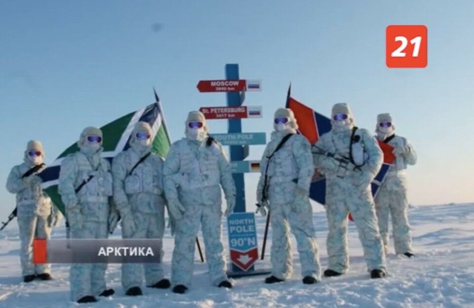 This screenshot from TV21.ru shows seven armed FSB border guards in camouflage cloaks at the North Pole.