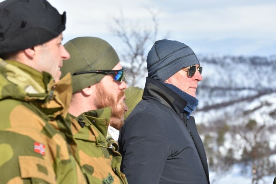 Minister of Defense Frank Bakke-Jensen (right) inspecting soldiers at Porsangermoen military camp. Photo: Thomas Nilsen