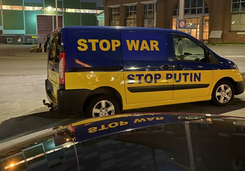 A clear anti-war message on this van parked downtown Kirkenes, a 15 minute drive from the border with Russia. Photo: Thomas Nilsen