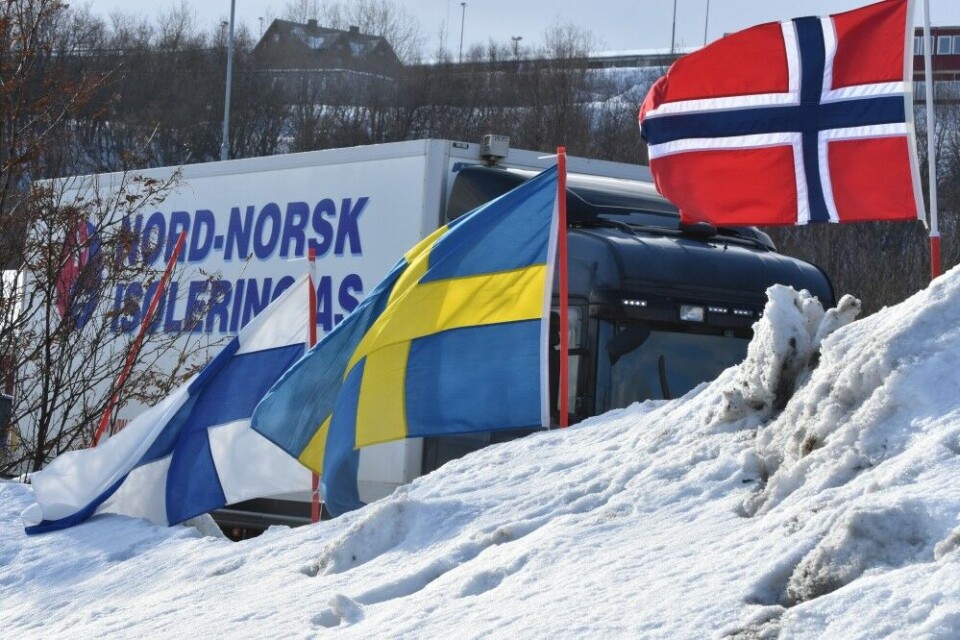 Trucks with food and supplies will still be allowed to cross the borders to northern Norway. Photo: Thomas Nilsen