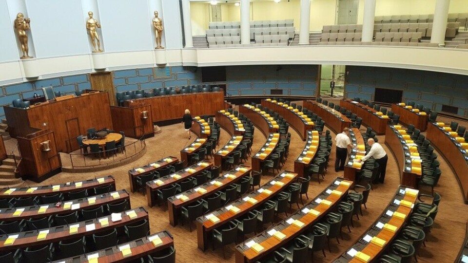 Finnish budget proposal being placed on the desks for the parliament members to debate this week. Photo: Thomas Nilsen