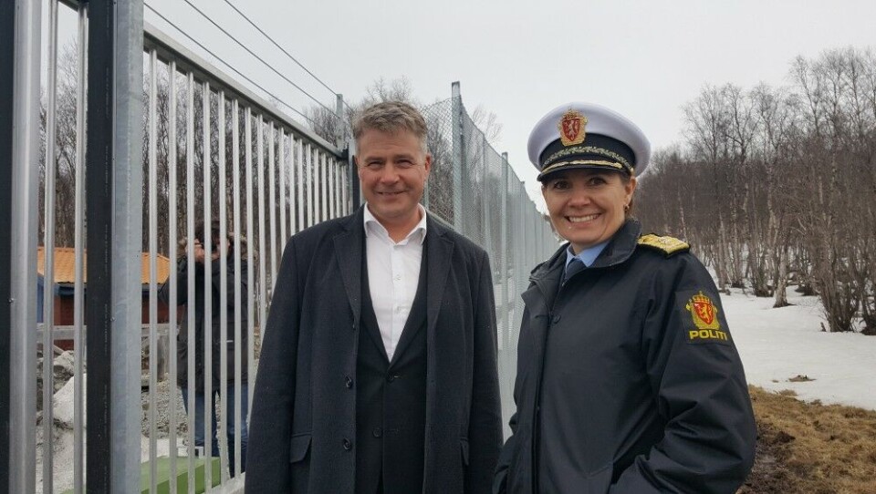 Chief of Police in Finnmark Ellen Katrine Hætta and Minister of Justice Per-Willy Amundsen at Storskog. Photo: Thomas Nilsen