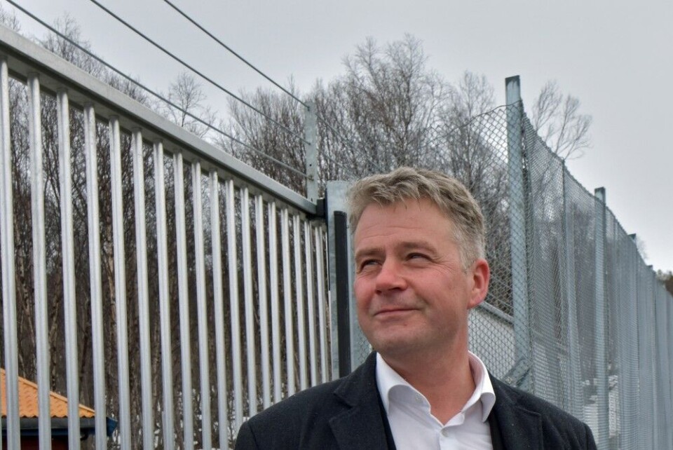 Norwegian Minister of Justice, Per-Willy Amundsen, likes the new fence at the border to Russia, but will not grant funding to new immigration and customs facilities. Photo: Thomas Nilsen