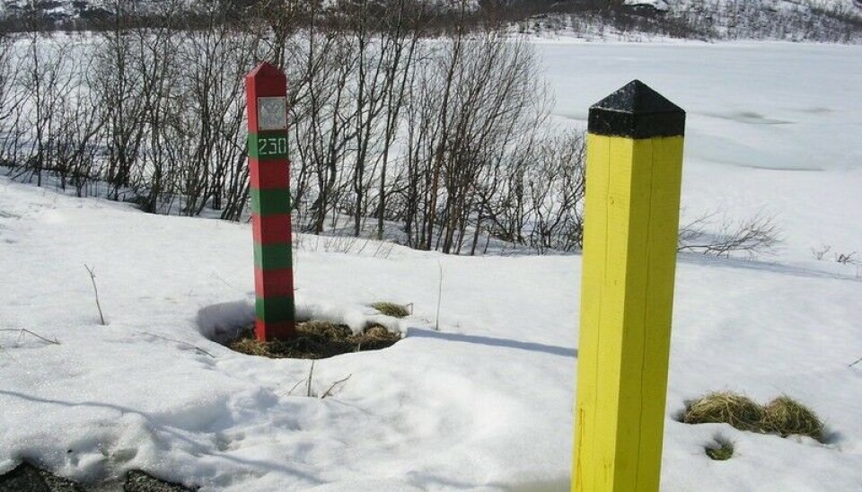 Lakes and rivers along the Russian-Norwegian border are for the most still ice-covered in late April, early May. Here, the border poles between Storskog and Borisoglebsk. Photo: Thomas Nilsen