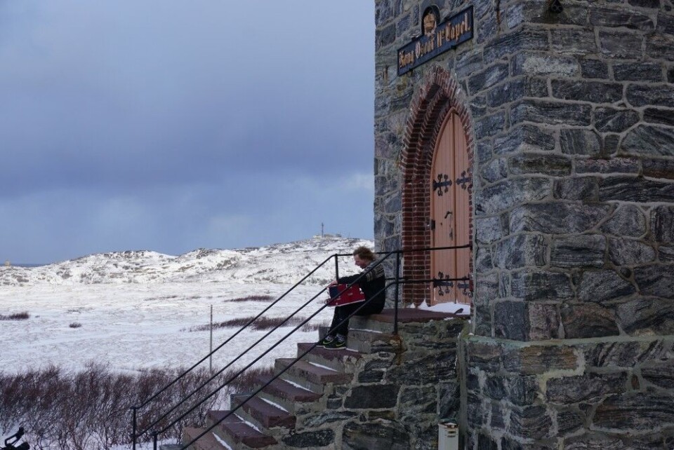 In March, Moddi played 'Punk Prayer' on the church steps in Grense Jakobselv, a few hundred metres from Norway's border to Russia on the Barents Sea coast. Photo: Thomas Nilsen