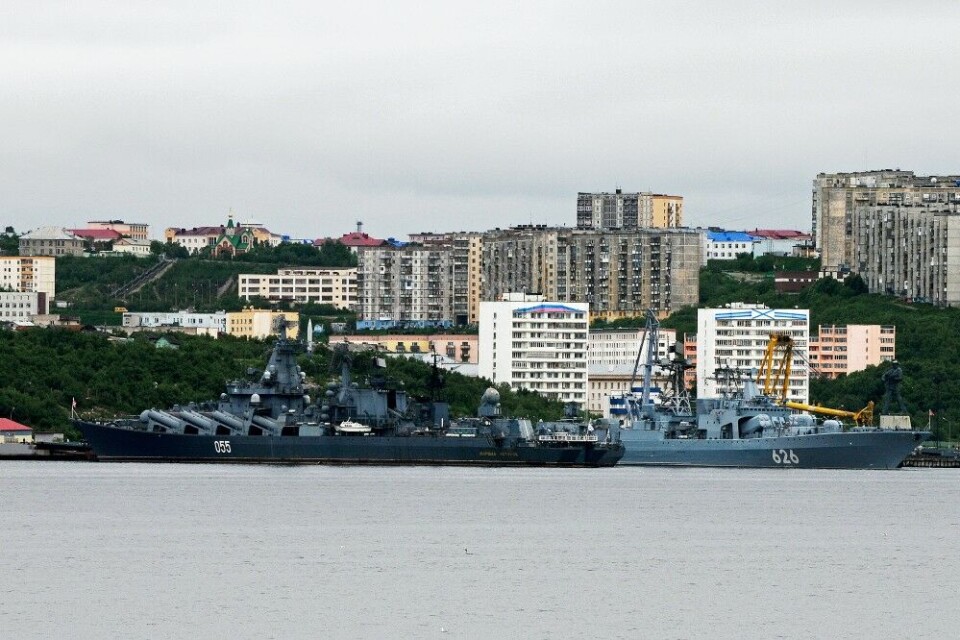 The large missile cruiser “Admiral Ustinov” (left) at port in Severomorsk. Photo: Thomas Nilsen