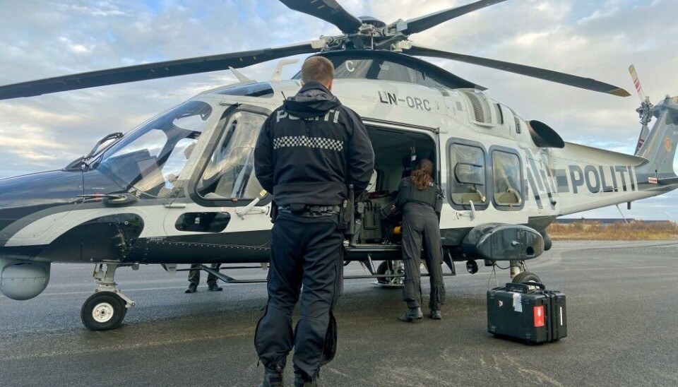 A police helicopter from Oslo, with high definition infrared camera, landed at Kirkenes on Friday evening and will soon start patrolling the 198 kilometers border with Russia. Photo: Thomas Nilsen