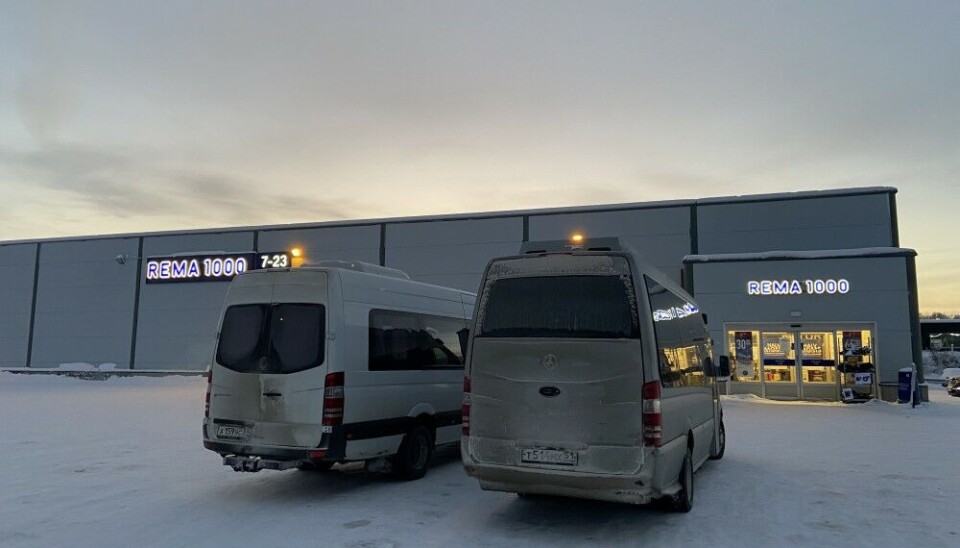 Микроавтобусы с покупателями из Мурманской области по-прежнему приезжают в приграничный норвежский Киркенес. Фото: Томас Нильсен