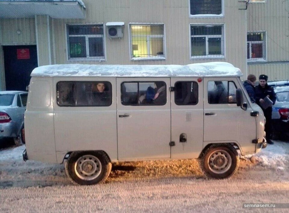 Activists detained in Murmansk. Photo: Aleksandr Borisov, 7x7-journal.ru
