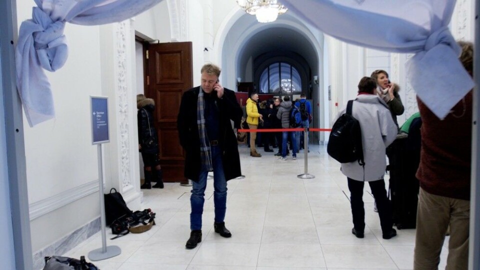 TV2 reporter Øystein Bogen outside the office where he was told to forget about obtaining his press accreditation to the FIFA World Cup drawing on Friday. Photo: Aage Aune / TV2