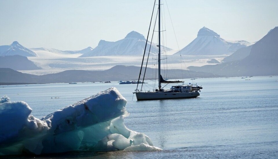 The Arctic is warming three times as fast and the global average. This is mainly because melting of snow and ice exposes a darker surface and increases the amount of solar energy absorbed in these areas. Here in Kongsfjorden, Svalbard. Photo: Thomas Nilsen