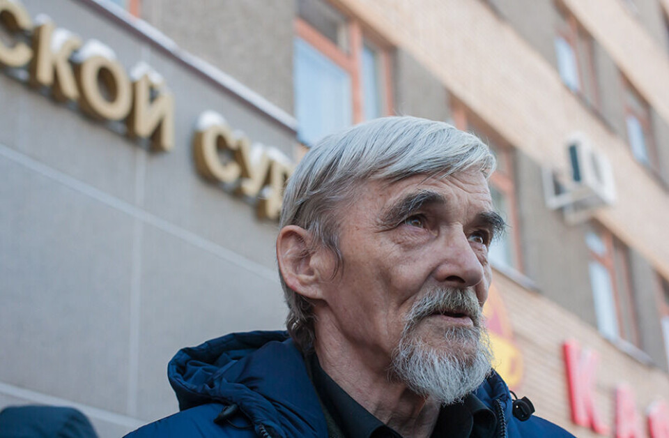 Yury Dmitriev outside the court in Petrozavodsk. Photo from nhc.no