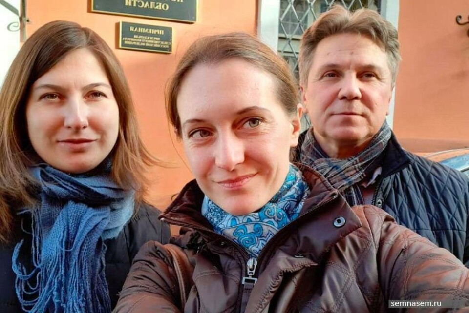 Svetlana Prokopeva together with her lawyers. Photo: 7x7-journal