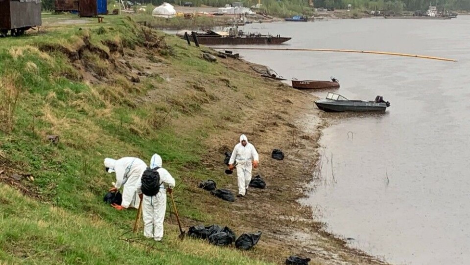 Oil on the river in Komi Republic. Photo: Tatiana Britskaya, Novaya Gazeta