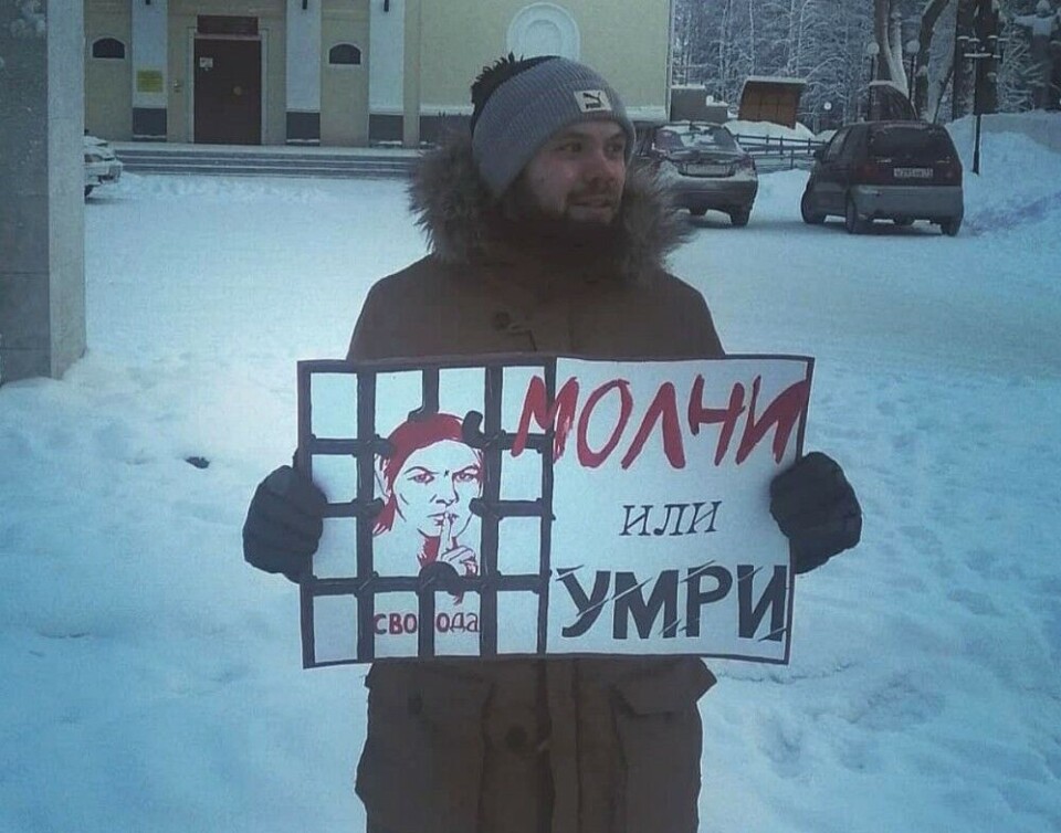 Silent protest in the town square of Mikun, Komi Republic. Photo: Nikita Tushkanov on Instagram