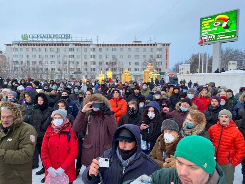 People gathered at the Five Corner Square in Murmansk on Saturday. Photo: Штаб Навального в Мурманске