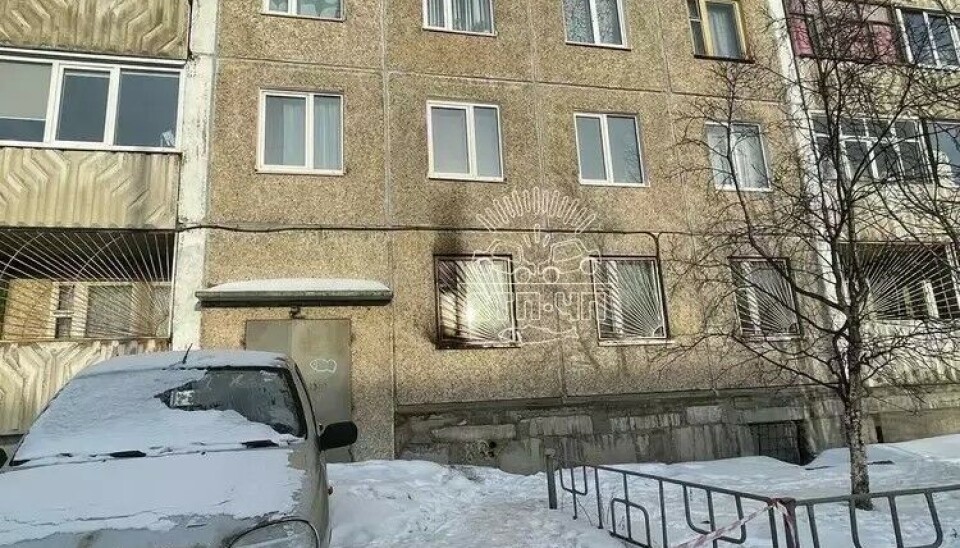 Обгоревшее окно военкомата в Мурманске, за которое поджигатель получил 14 лет заключения. Фото: t.me/murmansk_chp