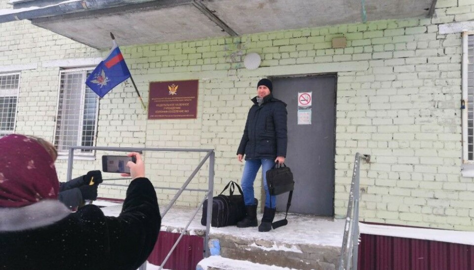 Ruslan Akhmetshin at the gate of his prison camp where he spent almost 3 years. Photo: Akhmetshin’s friends