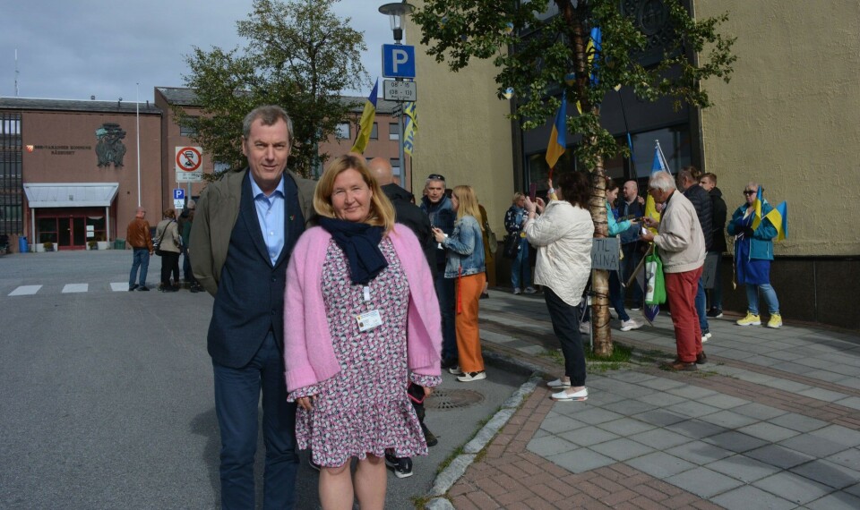Elin Mathisen is Deputy Mayor of Kirkenes. Here with party fellow Harald Sunde. Photo: Atle Staalesen