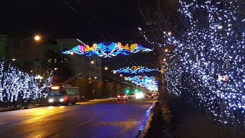 Wet asphalt on Lenin Prospekt in Murmansk. Photo: Thomas Nilsen