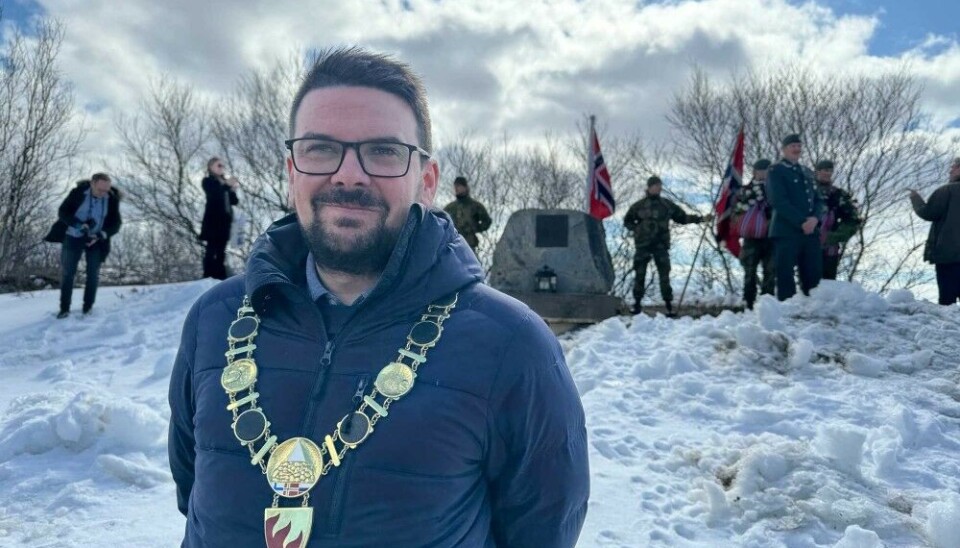 Mayor of Sør-Varanger Magnus Mæland spoke at a partisan memorial site on the Liberation and Veterans Day. Photo: Atle Staalesen
