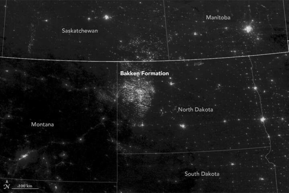 Nighttime imagery shows light associated with oil extraction activities on the Bakken Formation in the northwest corner of North Dakota. Credits: NASA's Earth Observatory