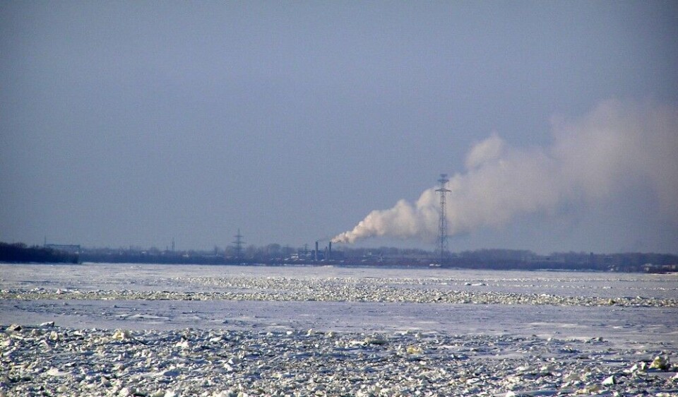 Key parts of the regional Arkhangelsk industry is located along the Dvina river. Photo: Atle Staalesen