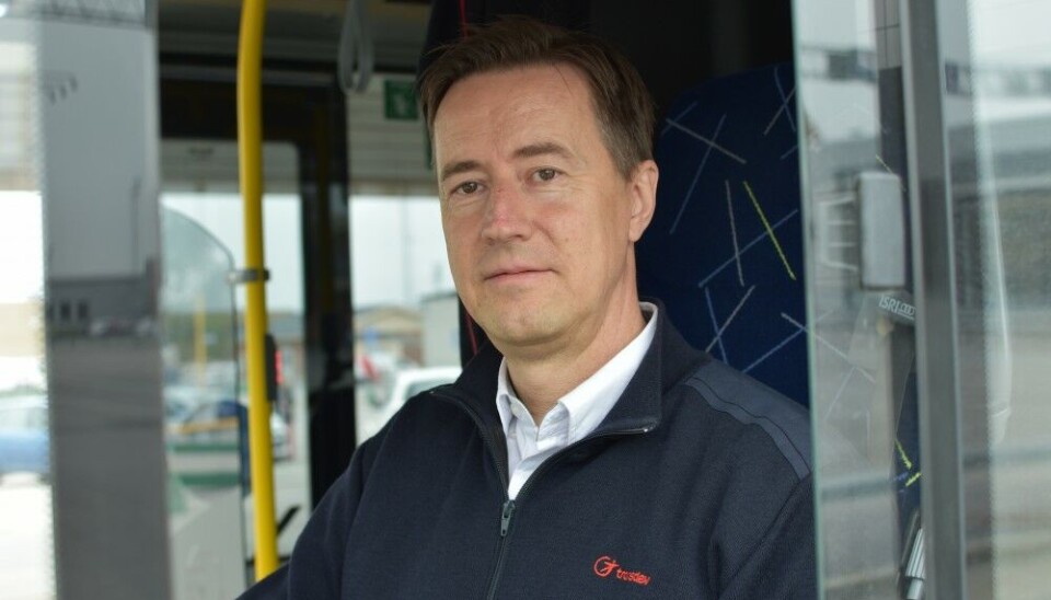 Busdriver Lars Öberg says the electric busses are very comfortable to drive. Photo: Thomas Nilsen