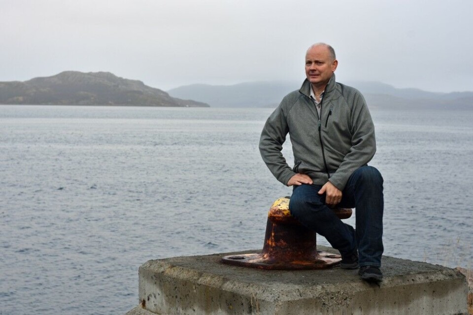 Bernt Nilsen welcomes a possible data fibre optic cable to the shores of the Barents Sea in Kirkenes. Photo: Thomas Nilsen